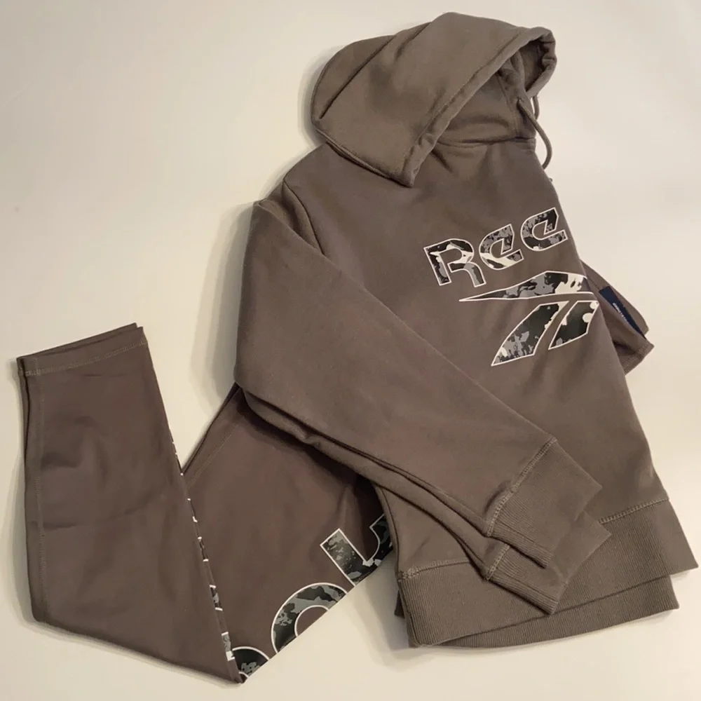 Reebok Power Play Popover Cropped Hoodie & Reebok 7/8 High Rise Legging - Picture 7 of 7